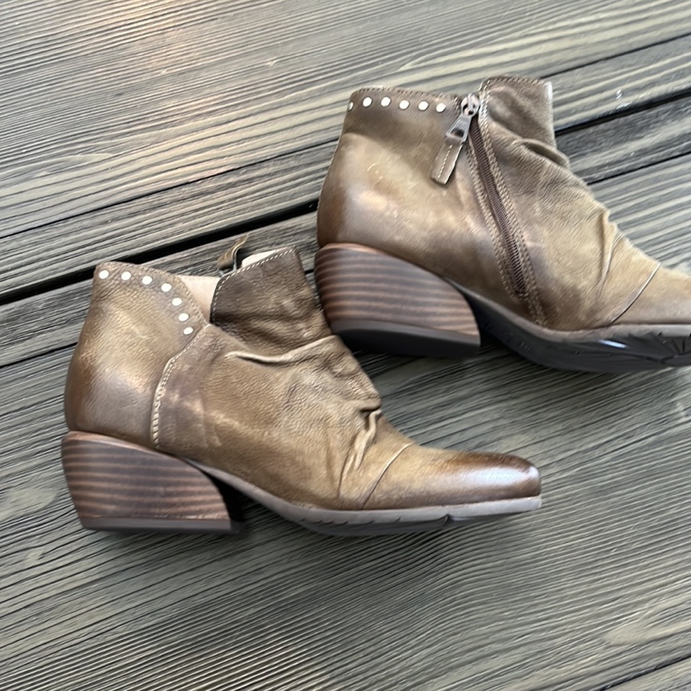 New miz mooz green Leon booties